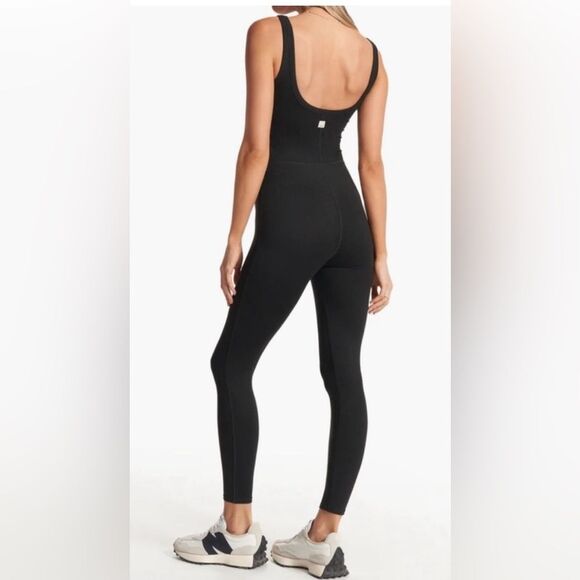 NWOT Vuori Hslo Essential Jumpsuit size S - Picture 3 of 6